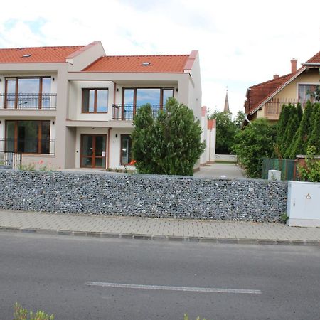 Mara Apartman Buek Buitenkant foto