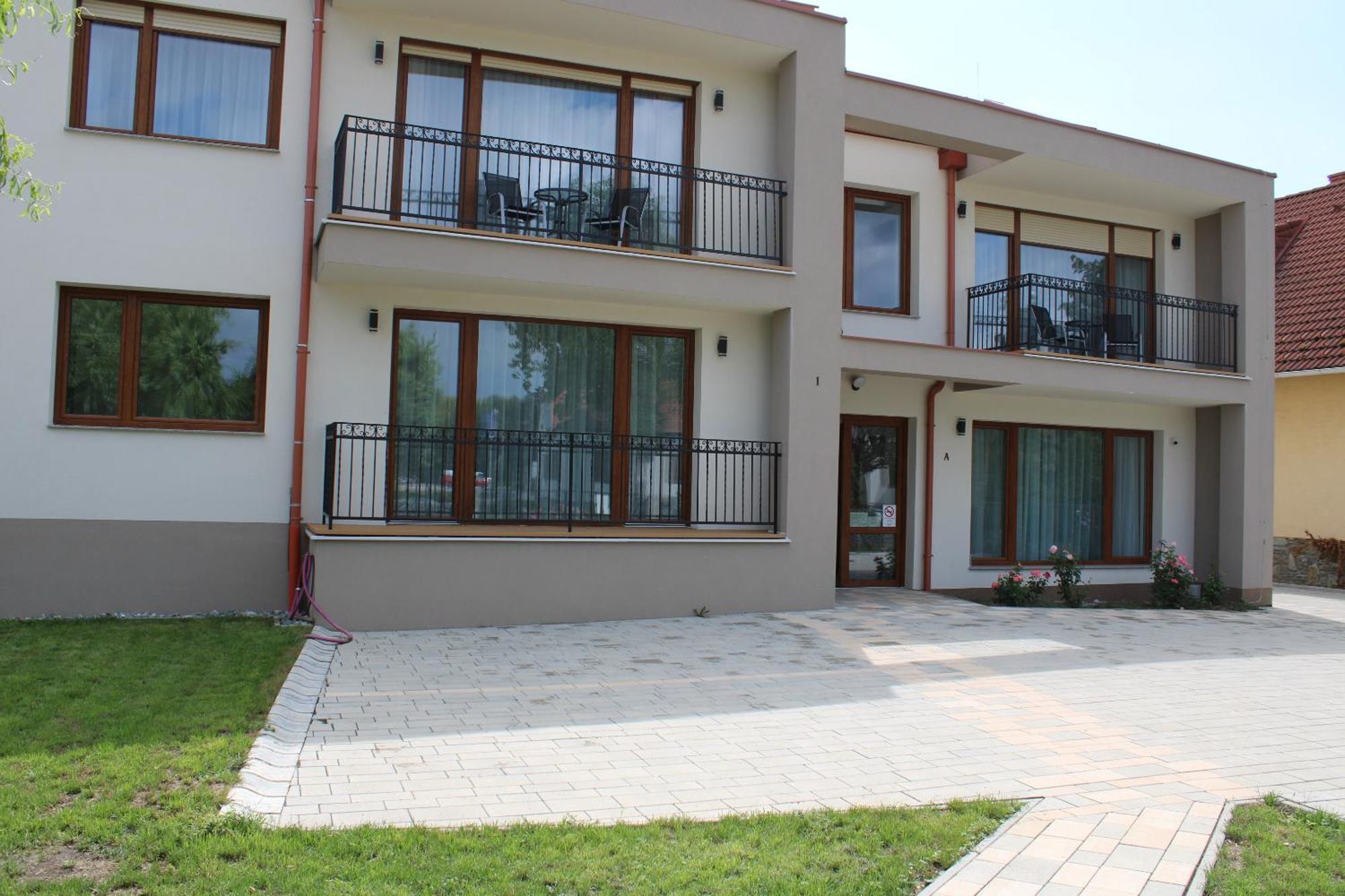 Mara Apartman Buek Buitenkant foto
