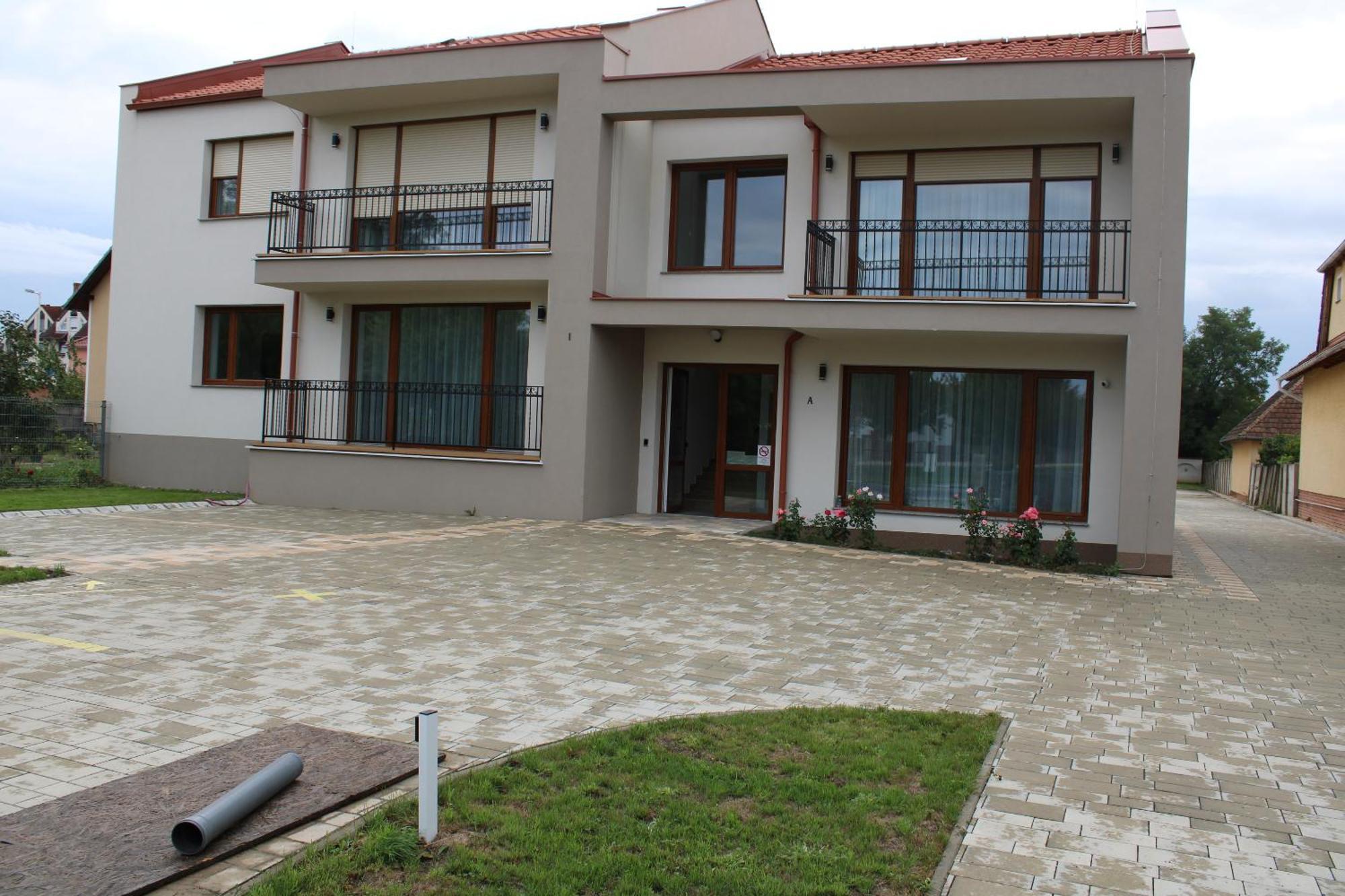 Mara Apartman Buek Buitenkant foto