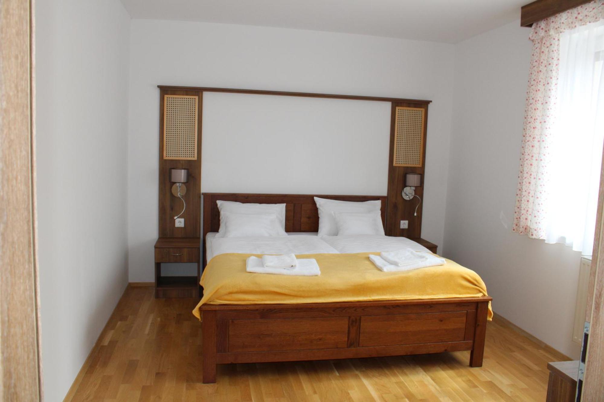 Mara Apartman Buek Buitenkant foto
