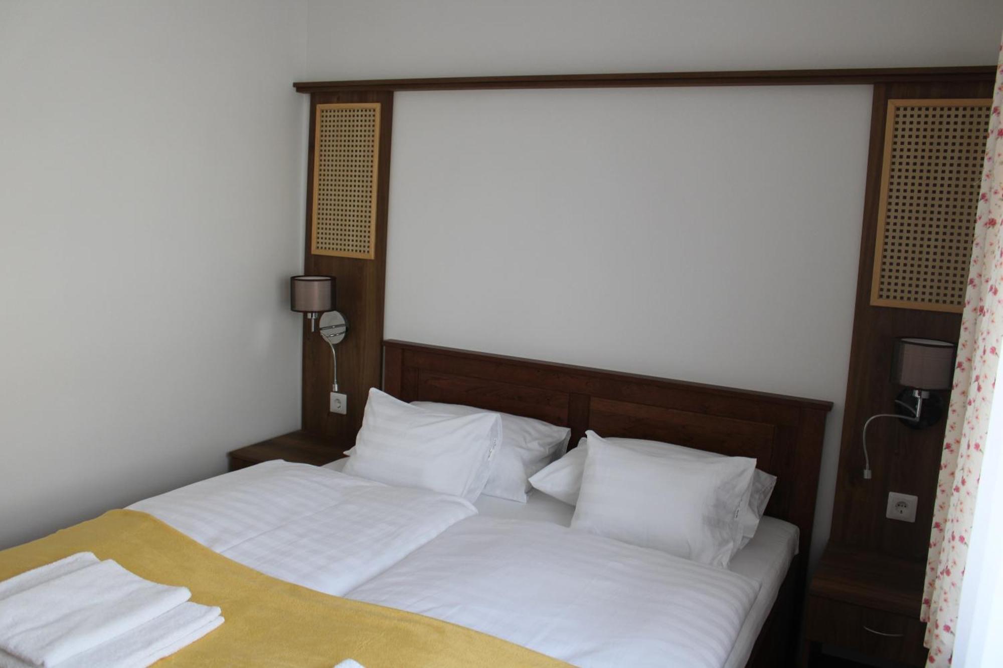 Mara Apartman Buek Buitenkant foto